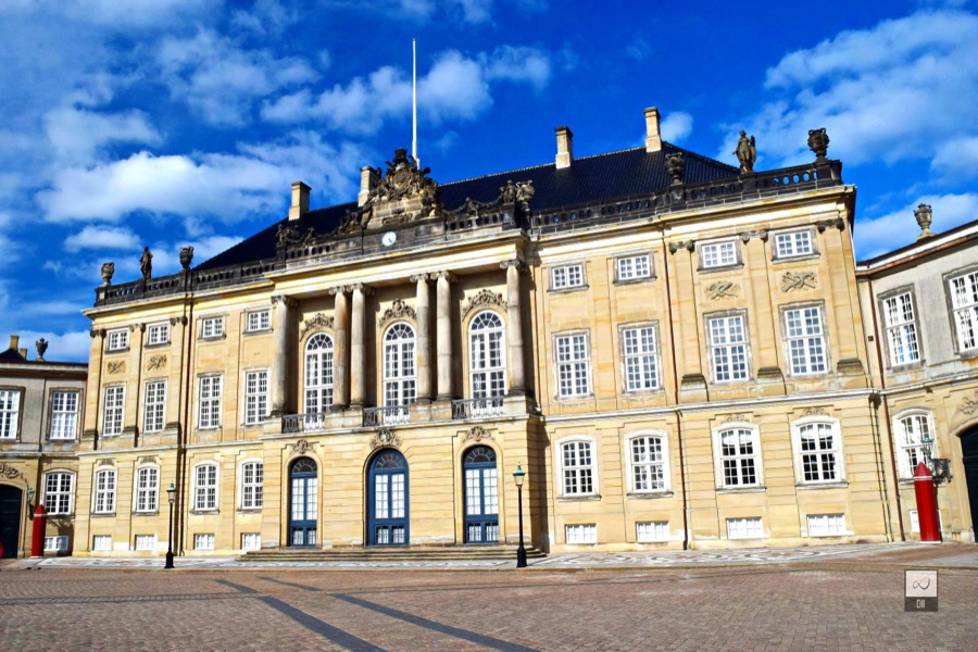 One of Amalienborg's palace façades, with a red sentry box by the door