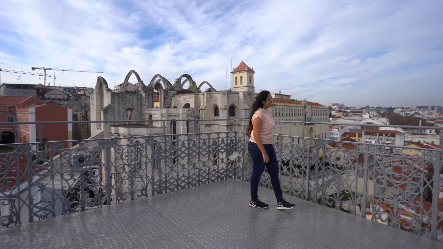 Meenu on the top deck of the Santa Justa Lift, with the ruins of the Carmo Convent behind